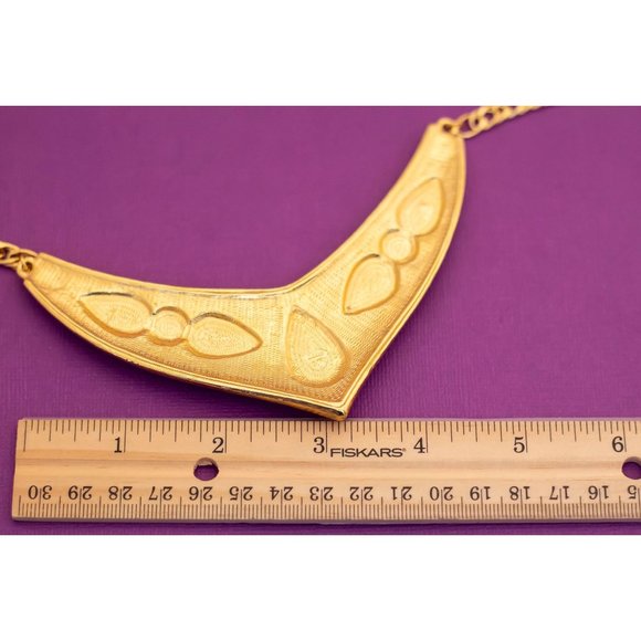 Vintage Victorian Stone Gold Tone Bib Necklace by Avon 18 Inches - Q13 - Picture 4 of 4